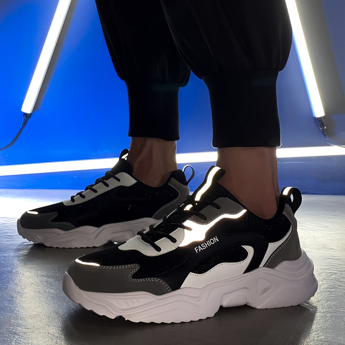 Men's Black and White Gradient Laser Pattern Sneakers Breathable Mesh Low-Top Casual Running Shoes