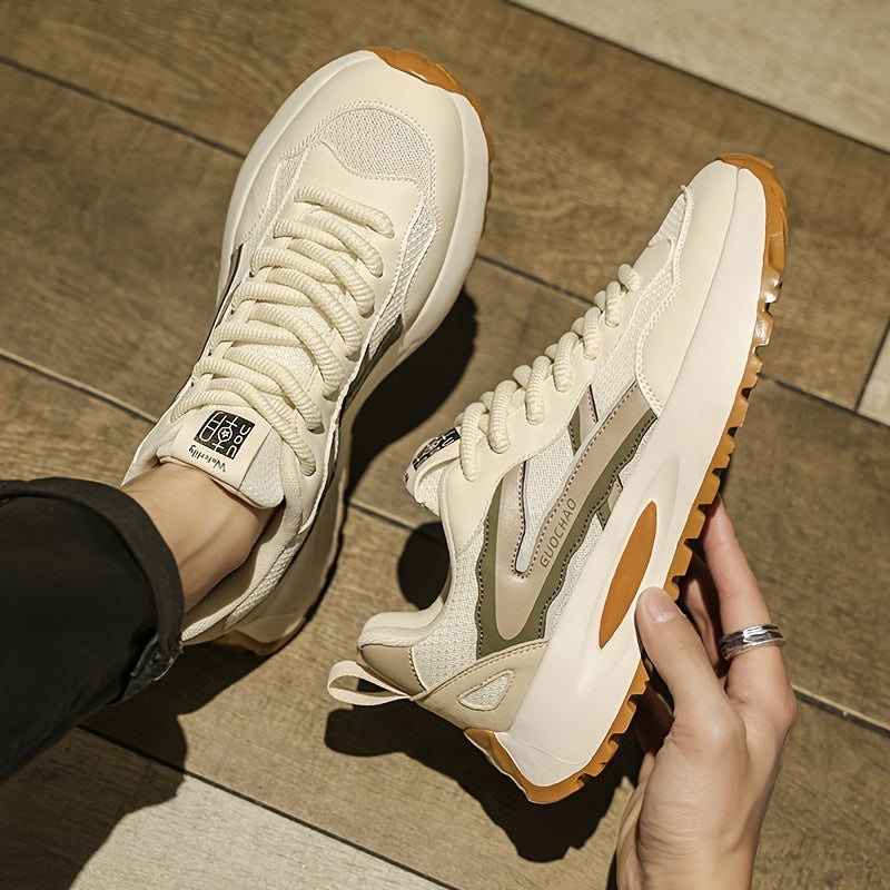 Erkaklar uchun nafas oladigan yengil yugurish poyabzallari bahor va yoz uchun