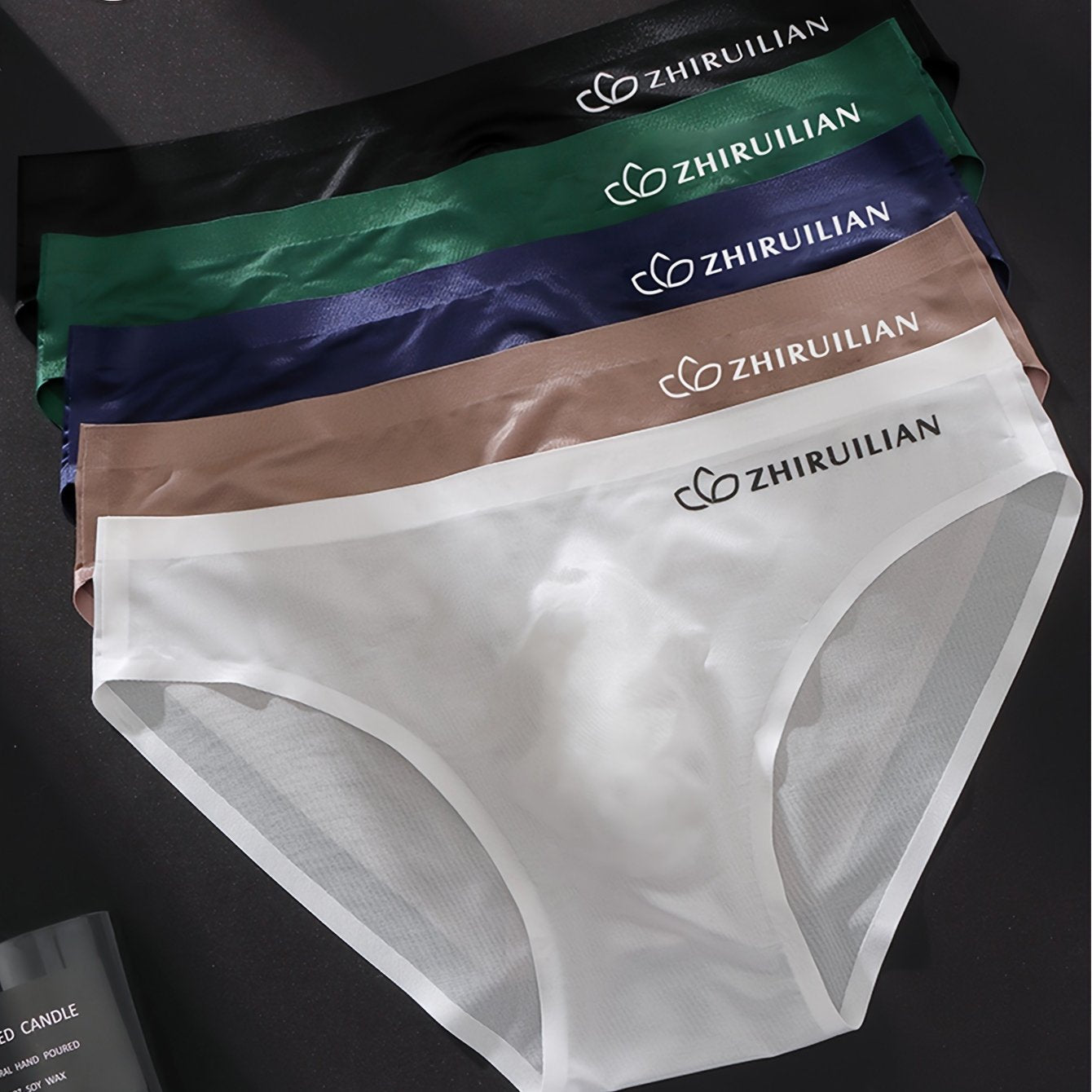 68% naylon va 32% spandeks to'qilgan matodan tayyorlangan erkaklar uchun 5 ta to'plam seamless boxer briefs. Yengil, cho'ziluvchan va qulay, bir rangli va harf bosma dizayni bilan. 150gsm.