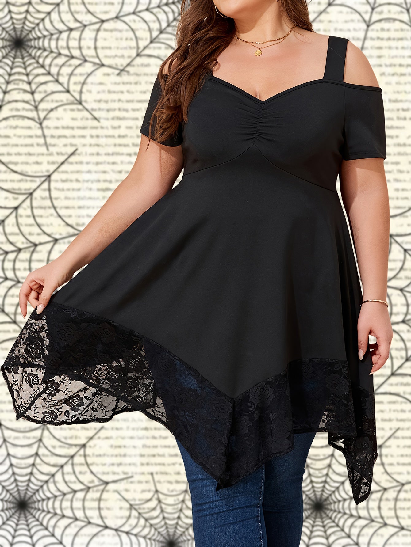 Plus o'lcham ayollar uchun qora rangli, qattiq rangli, V-shakllı, qisqa sleeve, trikotaj top