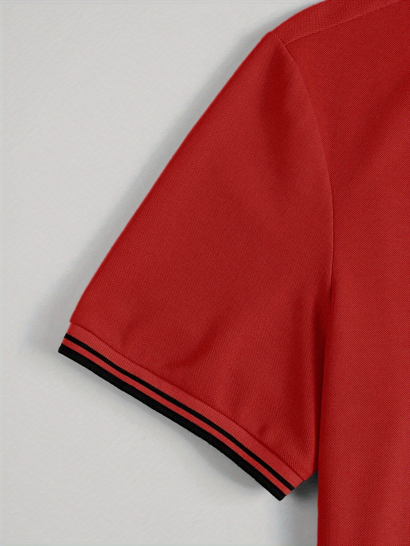 Erkaklar yozgi modasi: zamonaviy ot minish ritsar naqshidagi ko'ylak, biznes va ochiq havoda sport kiyimlari uchun mukammal.