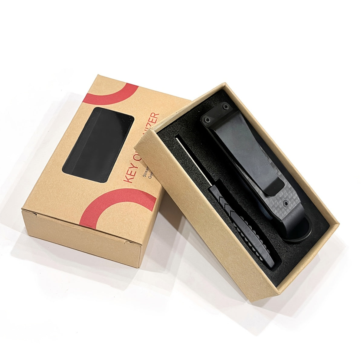 "Forever Miyin Sleek Aluminum Key Organizer" — это компактный и легкий держатель для ключей с надежным поворотным замком. Он устойчив к царапинам и является идеальным подарком как для мужчин, так и для женщин.