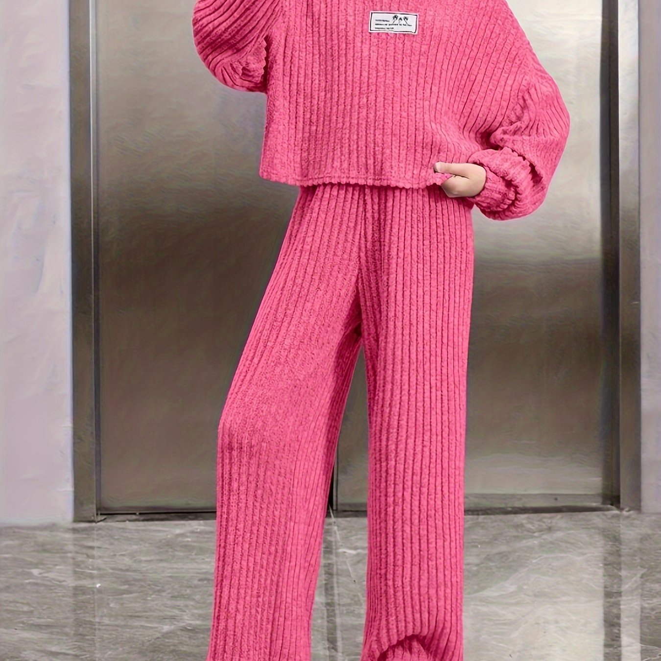 Conjunto de punto para niños con camiseta de manga larga con capucha y pantalones de pierna ancha para otoño e invierno