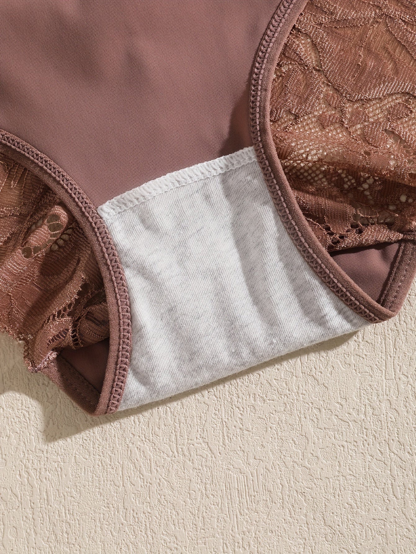 3 juft kontrast rangli dantelli ichki shimlar, qulay va nafas oladigan kiyim uchun qirralari qirrali. Ayollar uchun ichki kiyim va ichki kiyimlar uchun ideal.