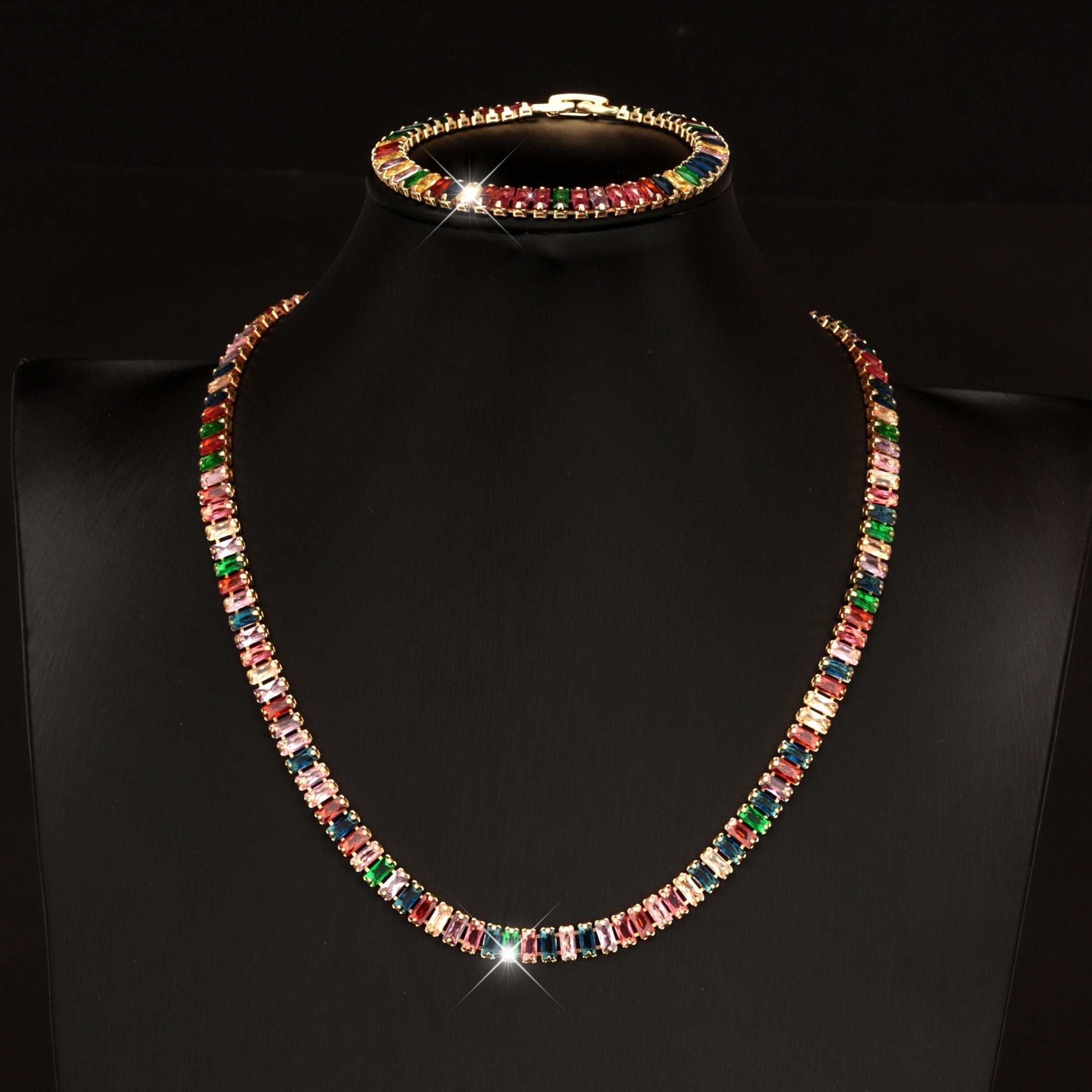 Ayollar uchun 18K oltin bilan qoplangan mis tennis bilagi va bilakuzuk to'plami, rang-barang kubik zirkoniy bilan