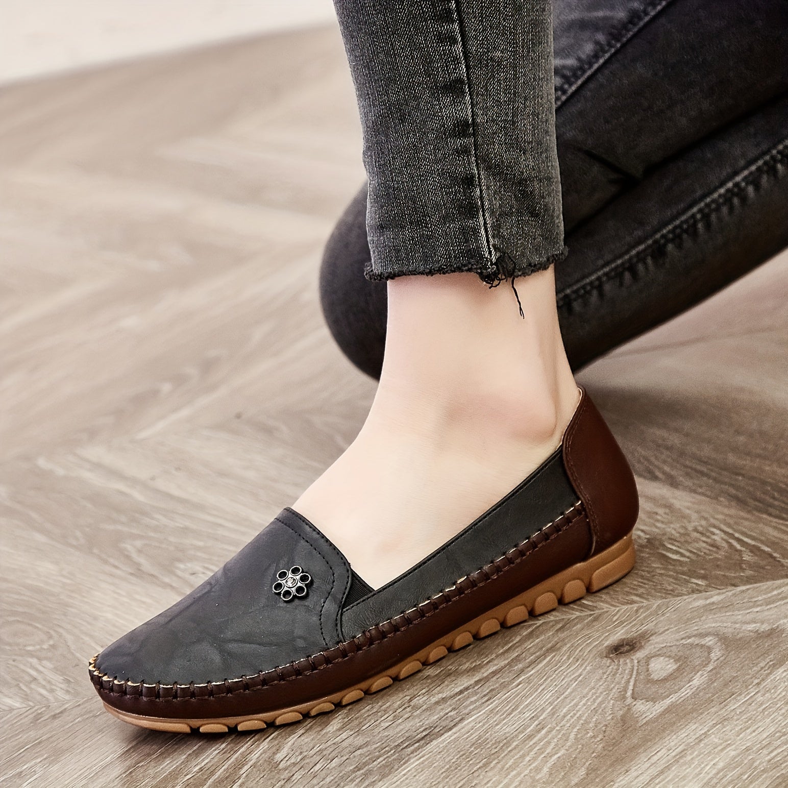 Women's Leather Flat Loafers Casual Slip-On Comfortable Shoes