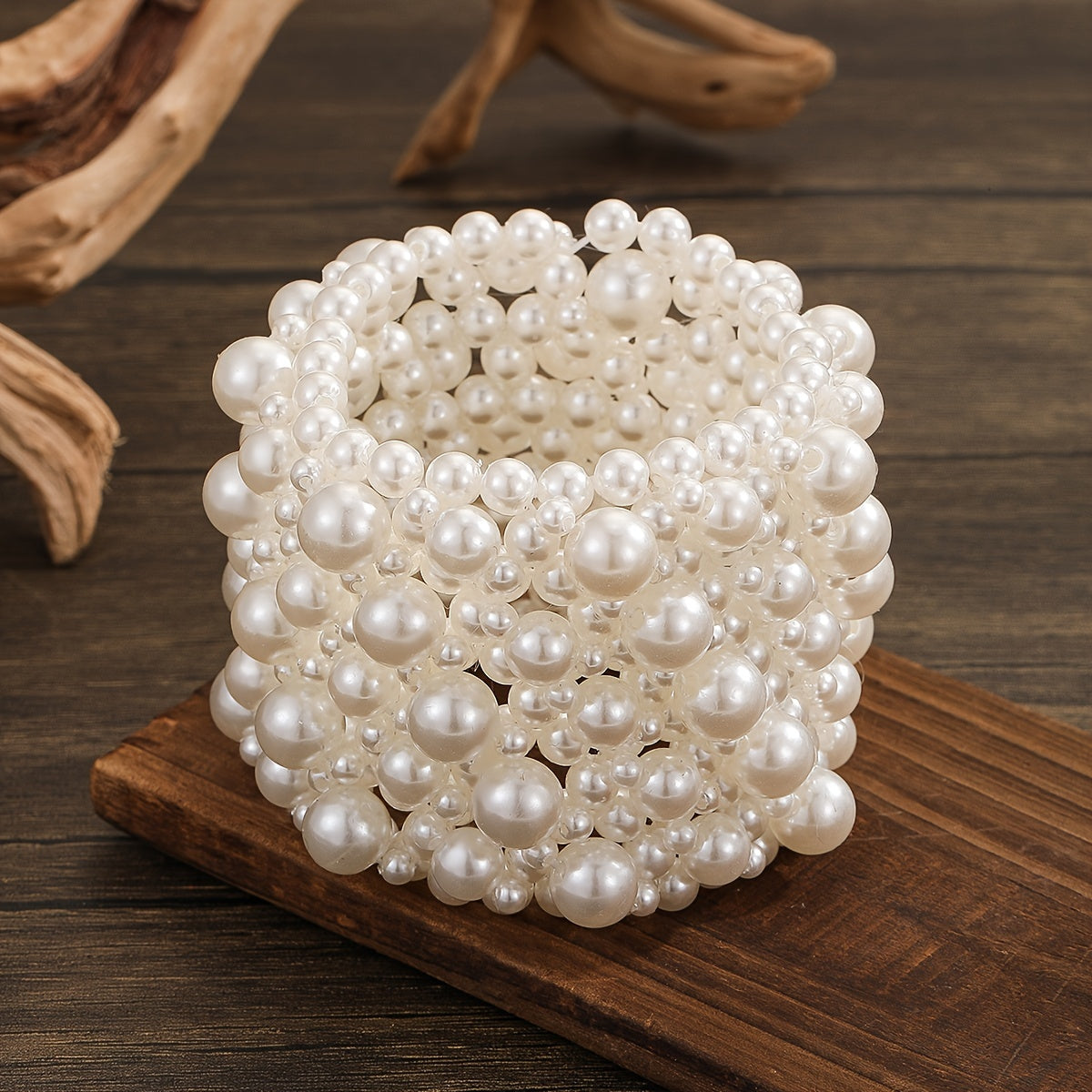 Women’s Elastic Bracelet with White Imitation Pearls and Arabic-Inspired Design