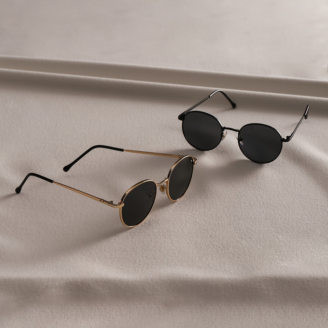 Conjunto de gafas de metal retro para mujer con lentes redondos para vacaciones y uso casual