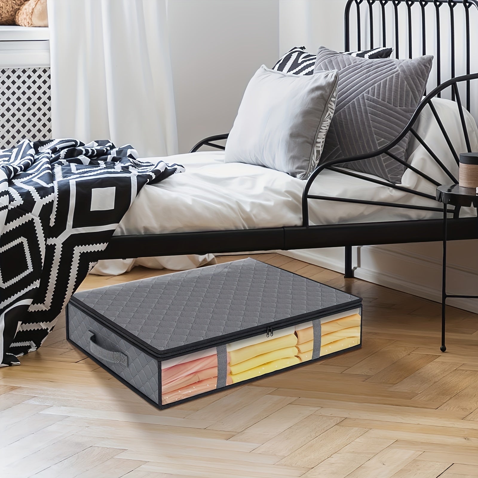 4 ta qavatiq, yig'iladigan saqlash qutilari, shaffof oynalar va tutqichlar bilan, kiyimlar, yostiq va qulayliklar uchun