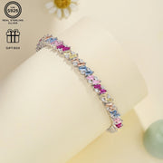 Удивительный браслет-теннис из серебра 925 пробы, украшенный рядом сверкающих бриллиантов, подходит для чувствительной кожи. С классическим дизайном, этот браслет идеально подходит для празднования дней рождения, юбилеев, выпускных и свадеб. Приходит в