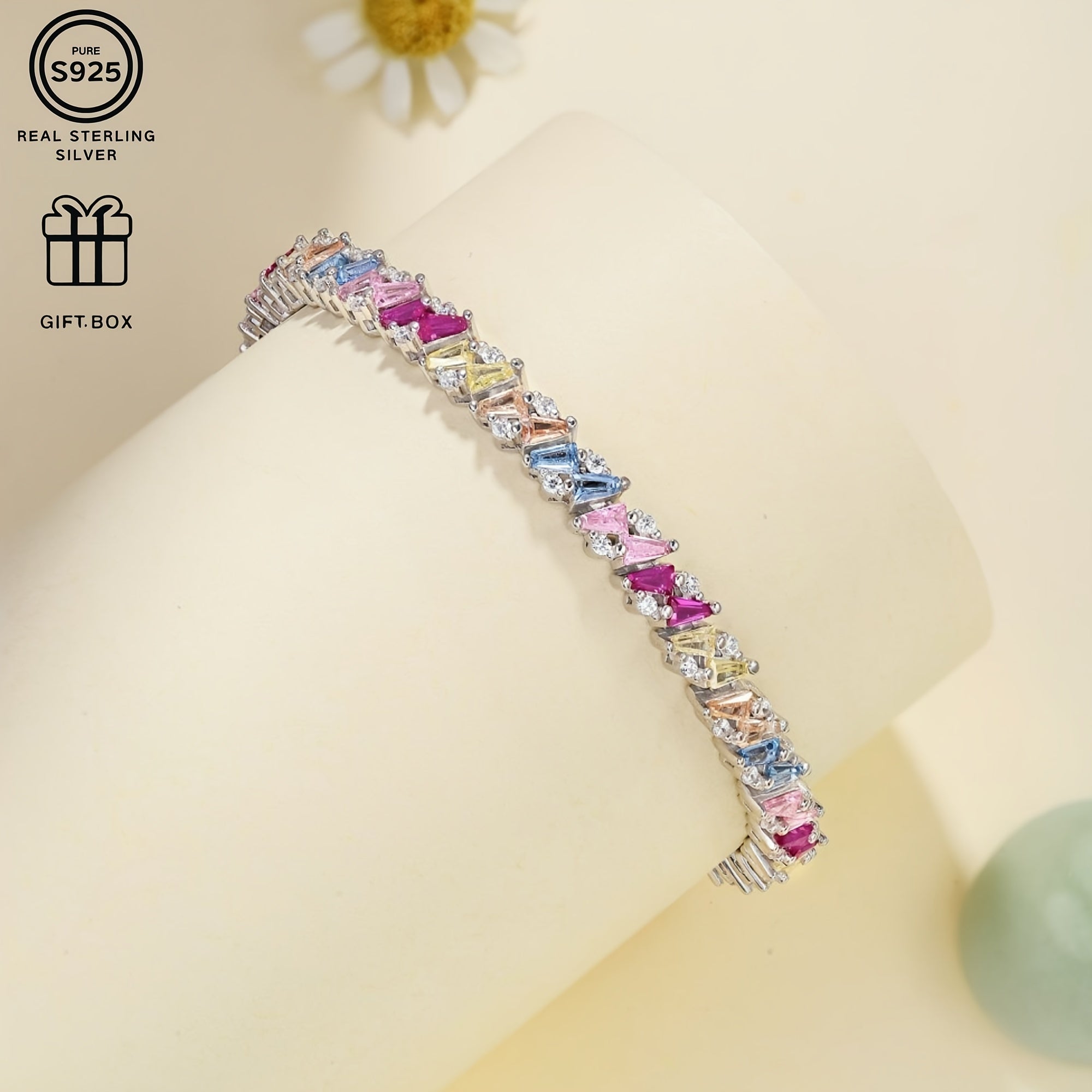 Удивительный браслет-теннис из серебра 925 пробы, украшенный рядом сверкающих бриллиантов, подходит для чувствительной кожи. С классическим дизайном, этот браслет идеально подходит для празднования дней рождения, юбилеев, выпускных и свадеб. Приходит в