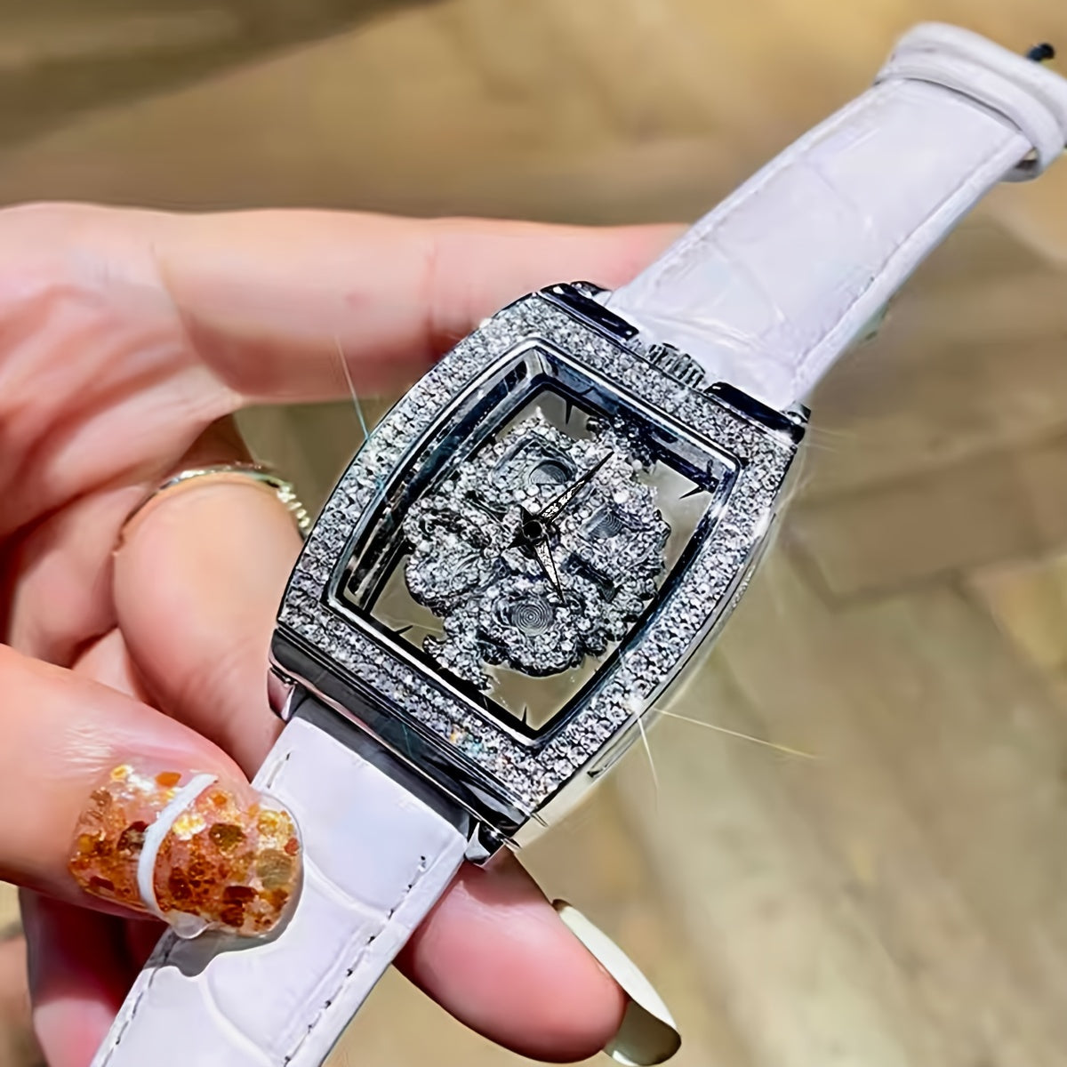 Women's Quartz Watch with Wine Barrel-Shaped Dial Rhinestone Back and Poker Queen Pattern