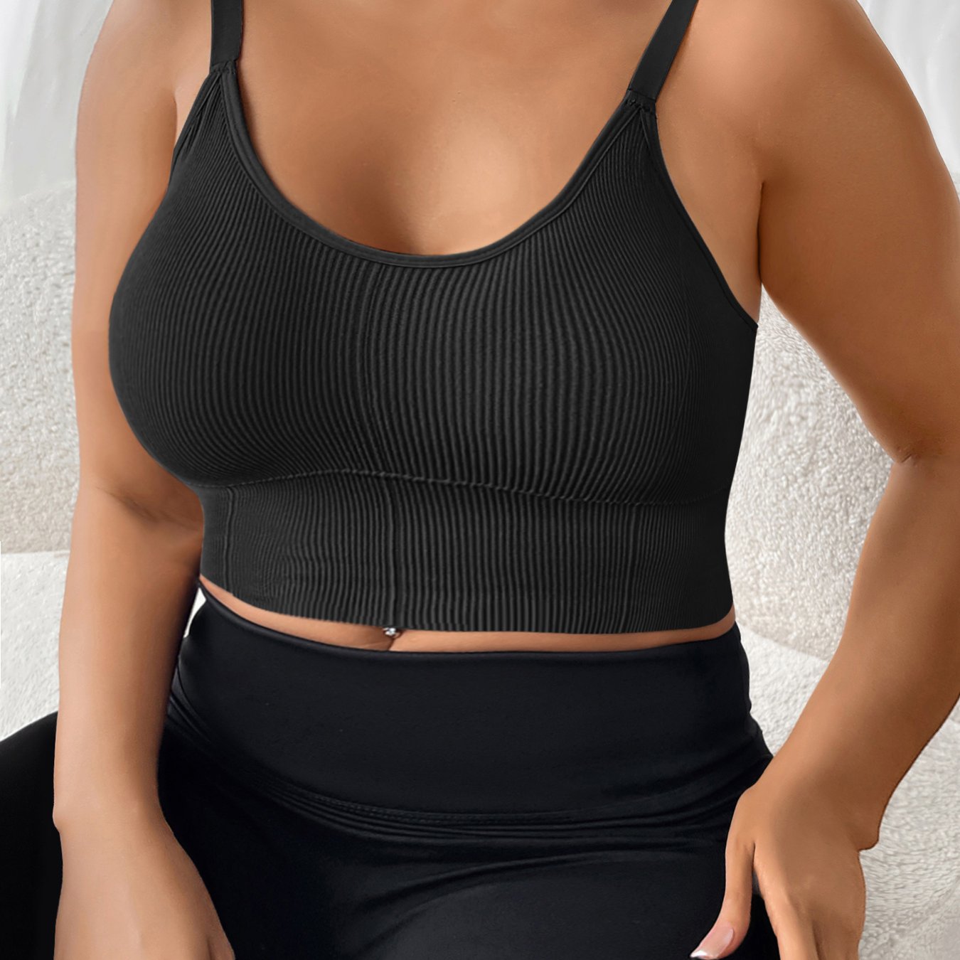 Plus o'lcham sport bra tank top to'liq rangli ribli orqa qismi bo'sh olib tashlanadigan padlar