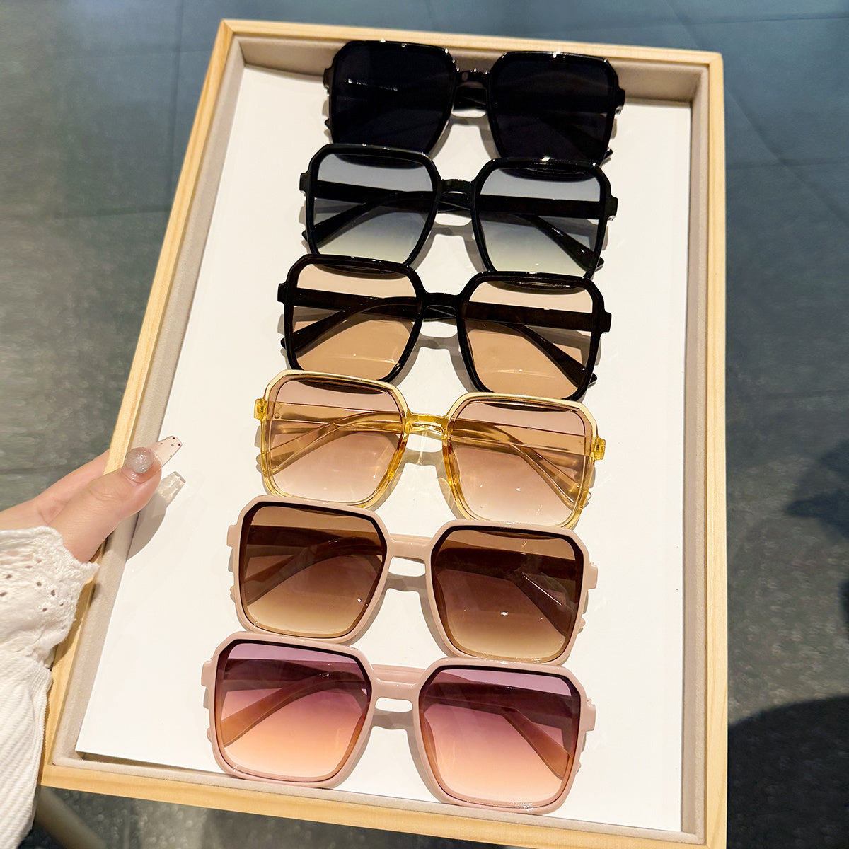 6-ta qismli katta moda ko‘zoynaklar to‘plami, anti-refleksli PC linzalar bilan, sayohat va festival uchun