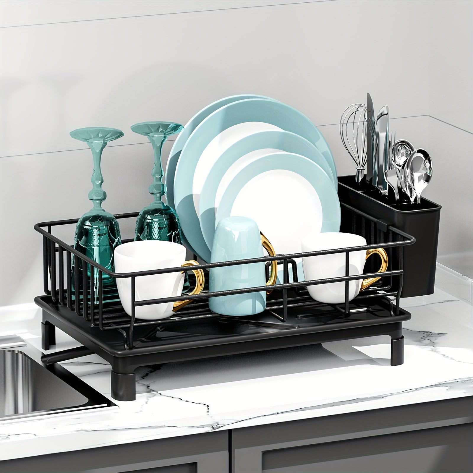 Katta qora idish quritish racki, drenaj taxtasi, sozlanadigan quvur, asboblar ushlagichi va pichoq joylari bilan. Oshxona stolidagi tartibni saqlash uchun mukammal, mustahkam metall va plastikdan tayyorlangan. Oshxonangiz uchun ideal idish quritish racki.