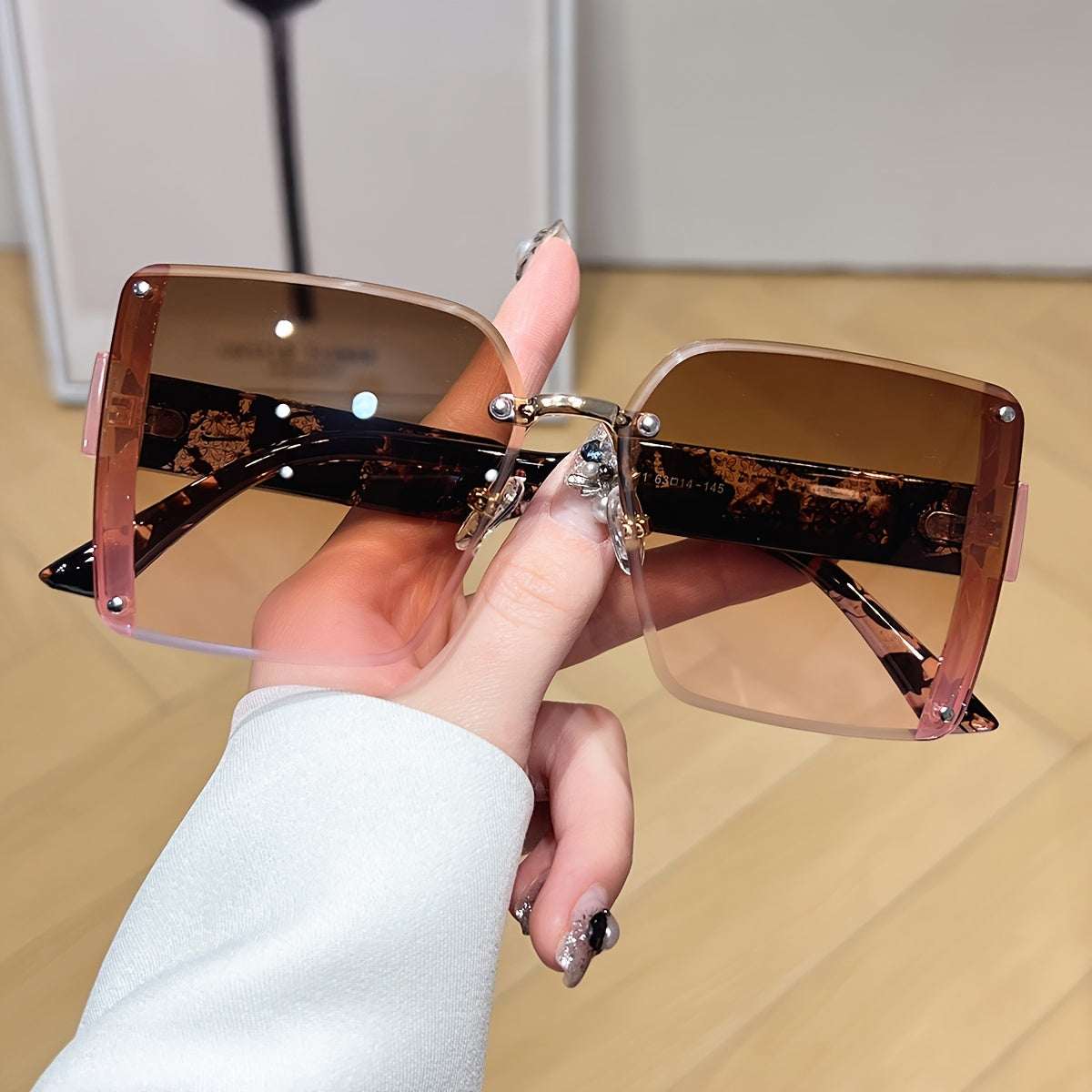 Gafas de moda cuadradas sin marco con degradado oversized para viajes, fiestas y vacaciones