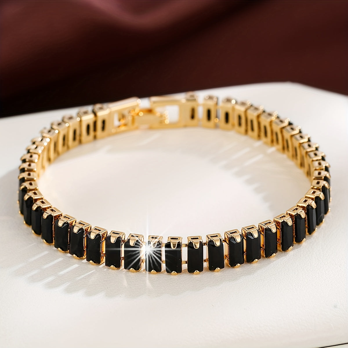 Ko'p rangli qora to'rtburchakli zirkon tennis bilaguzuk, Yevropa va Amerika uslubida