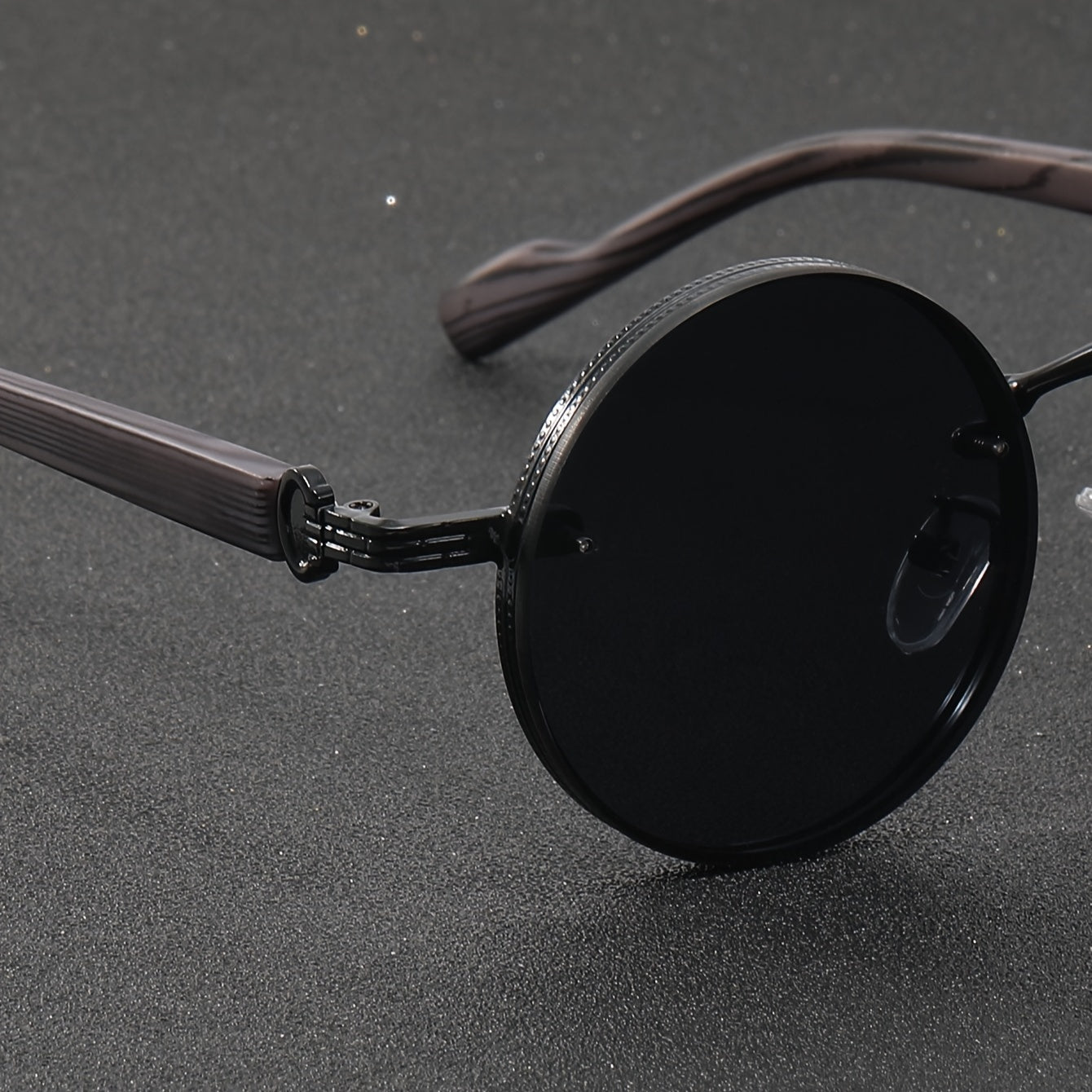 Unisex Retro Steampunk Metal Frame Glasses with Wood Grain Temples for Outdoor Sports and Travel