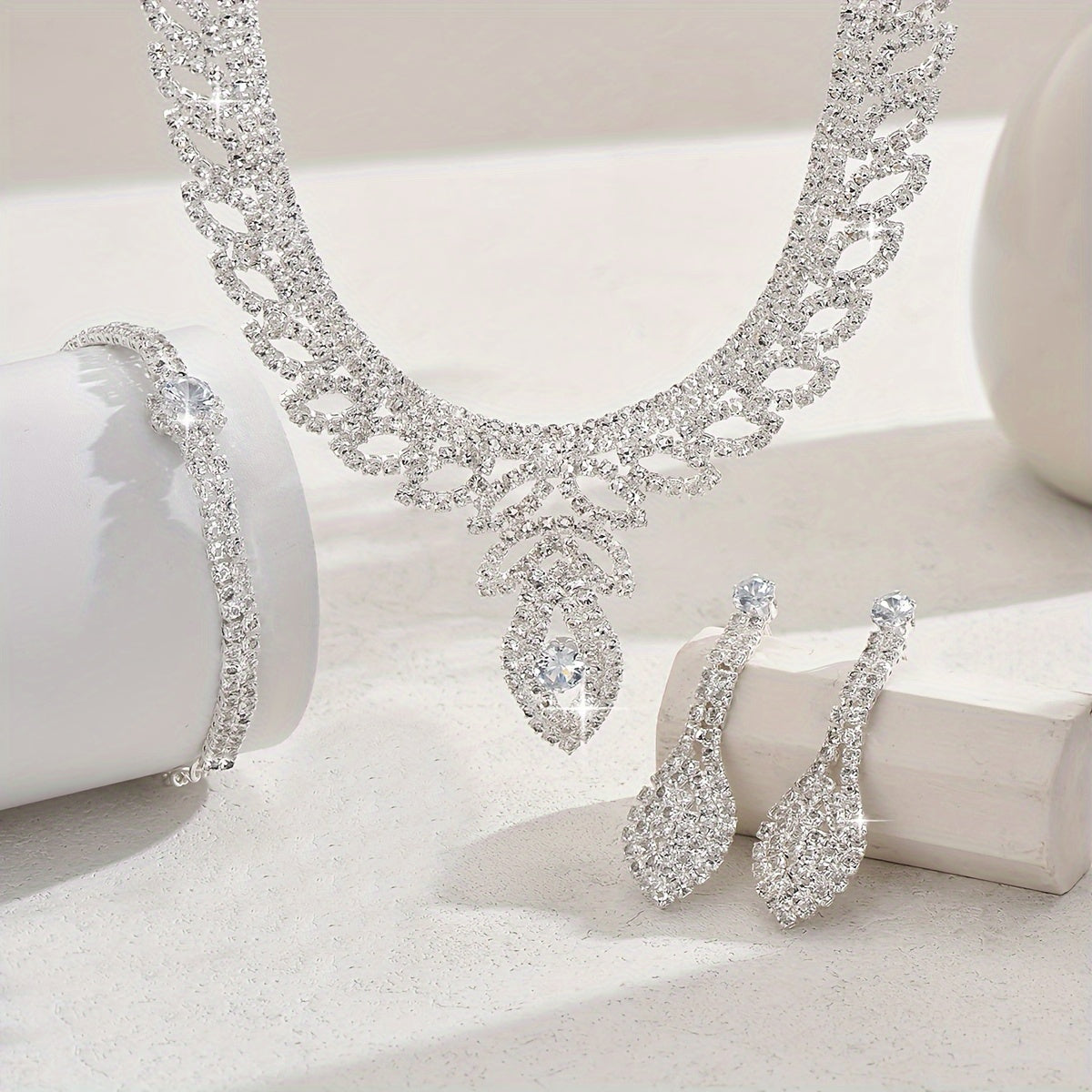 To'y zargarlik buyumlari to'plami Rhinestone taqinchoq, quloq taqinchoq, sozlanadigan bilaguzuk, kuyovlar va tadbirlar uchun