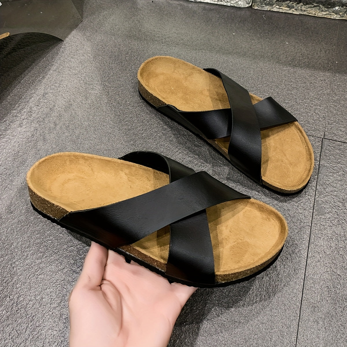 Erkaklar uchun ichki va tashqi foydalanish uchun zamonaviy ochiq barmoqli uy poyabzallari.