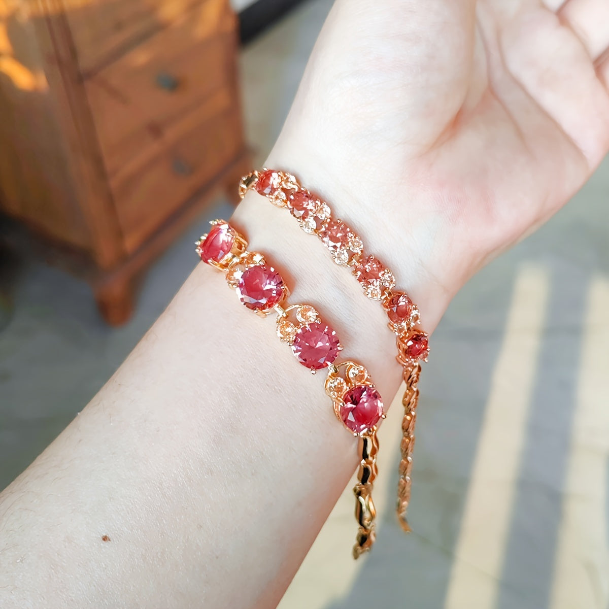 Toʻylar, partiylar va kundalik kiyimlar uchun rang oʻzgartiruvchi sintetik sultonit diaspor barmoqboshqasi