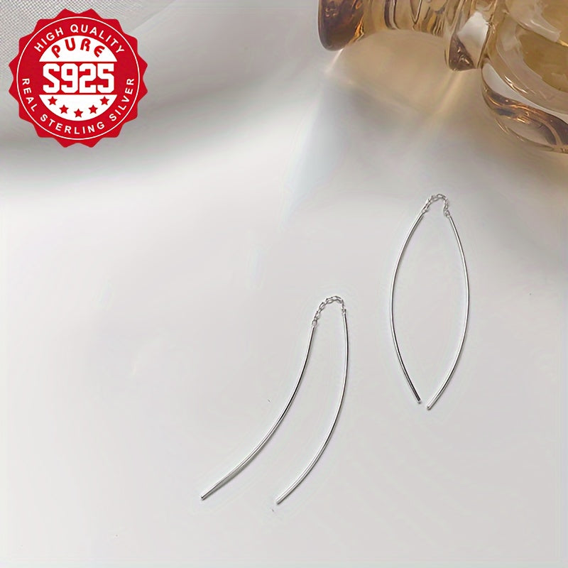 Ushbu S925 kumush osma marjonlar har qanday zamonaviy ayol uchun mukammaldir. Oddiy chiziq dizayni bilan ular nafis va jozibador, doimiy kiyish va do'stlar bilan yig'ilishlar uchun mos keladi. Ular oddiy va modali, bu esa ularni nozik qiladi.