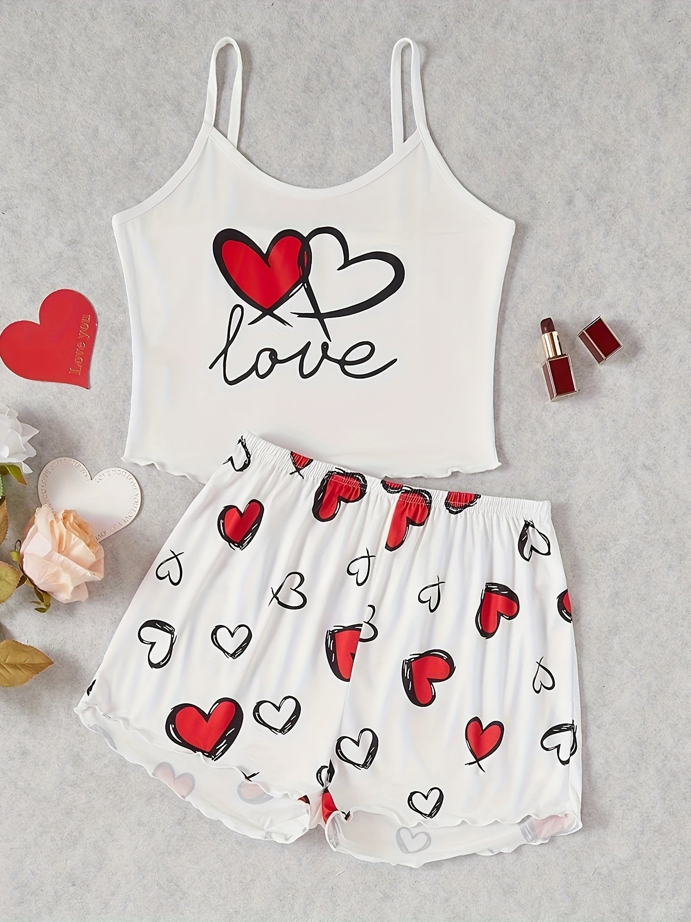 Qalpoqcha bezakli pijama to'plami, yurak va harf printi bilan, yumshoq bo'yinli orqa qismi ochiq kamizel va elastik shortlar bilan ayollar uchun uyqu kiyimlari.