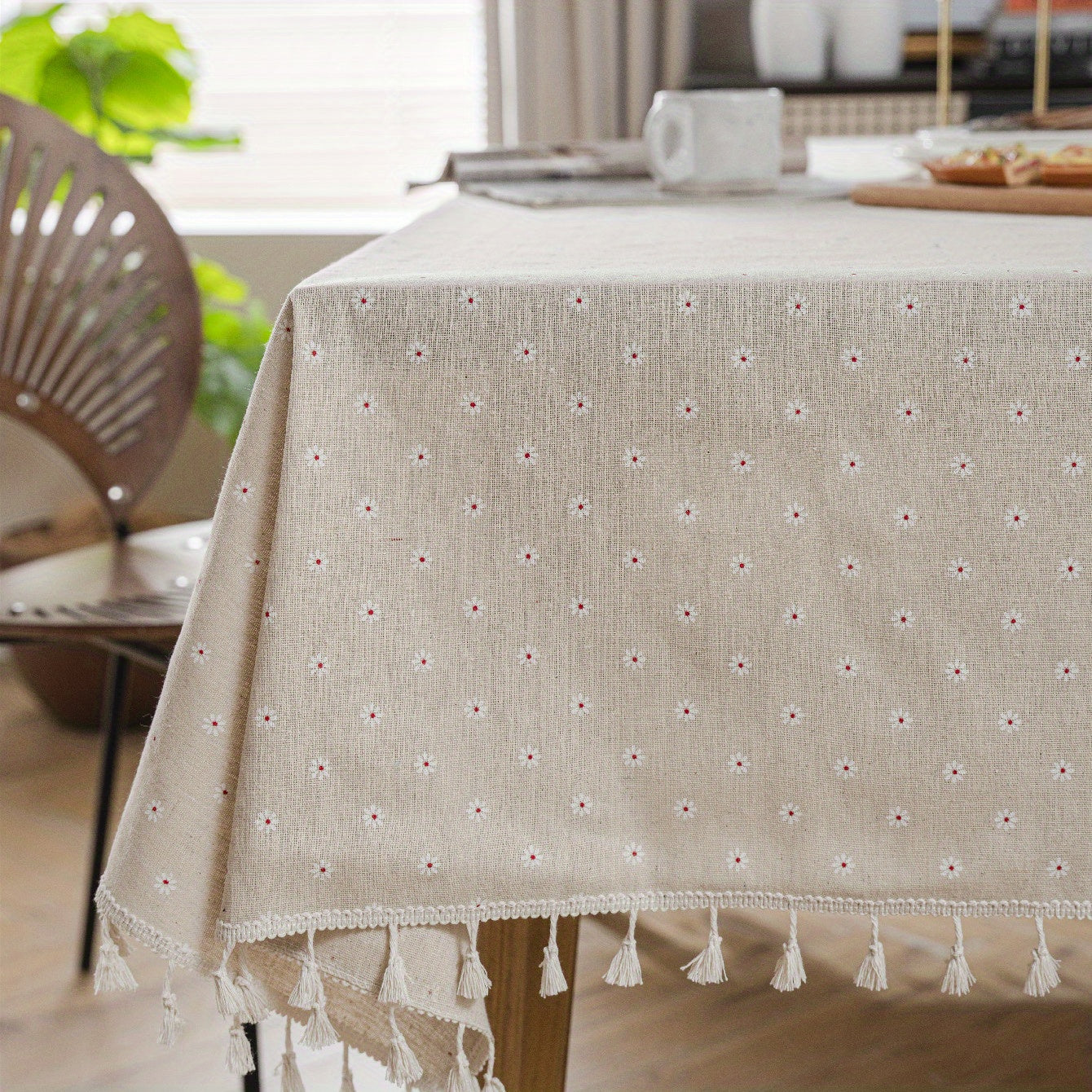 White Chrysanthemum and Beige Linen Print Farmhouse Floral Tablecloth Rectangular Polyester for Kitchen Dining