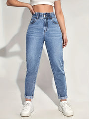 Ayollar uchun yengil ko'k rangdagi tor kesimli cho'ziladigan jinsilar, cho'ntaklar bilan, mashinada yuvish mumkin, tasodifiy uslub