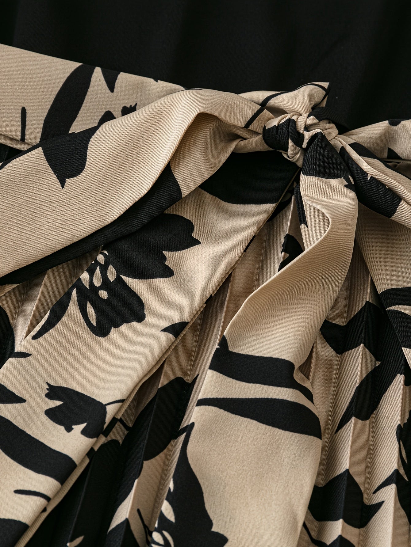 Plus Size Sleeveless Floral Print Dress with Ruffle Details for Spring Summer