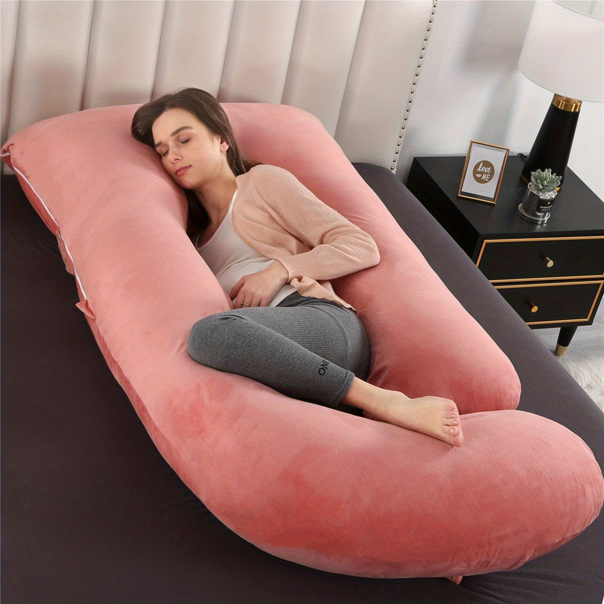 Homiladorlik yostiqi, yonma-yon yotish uchun G-shaklidagi belni qo'llab-quvvatlovchi yostiq, ajratiladigan kristal velur qopqoq bilan, kutayotgan onalar uchun ideal