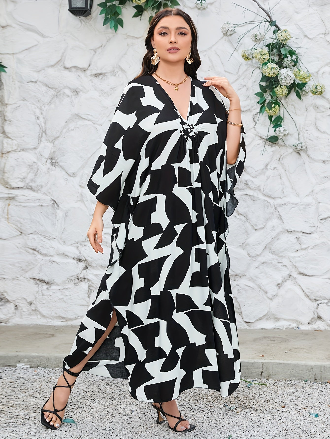 Plus Size Boho Viscose Beach Kaftan Dress with V-Neck 3/4 Sleeves Geometric Pattern