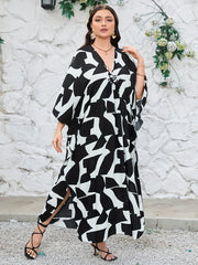 Vestido de playa boho de talla grande en viscosa con escote en V, mangas 3/4 y patrón geométrico