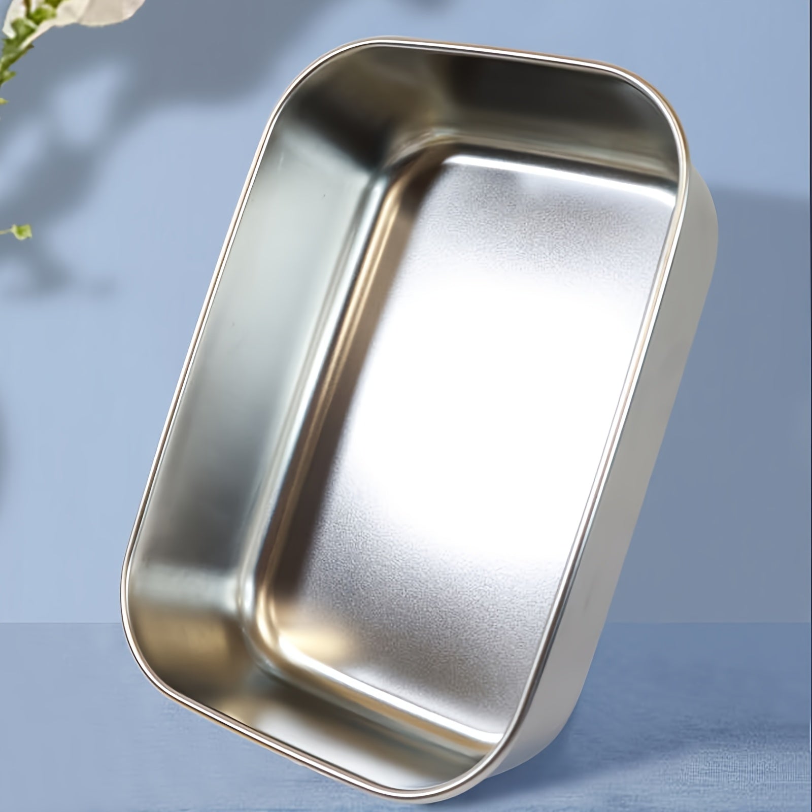 Ofis ishchilari uchun ichiga zanglamaydali po'latdan yasalgan idish va avtomobil quvvati simi bilan jihozlangan elektr tushlik qutisi.