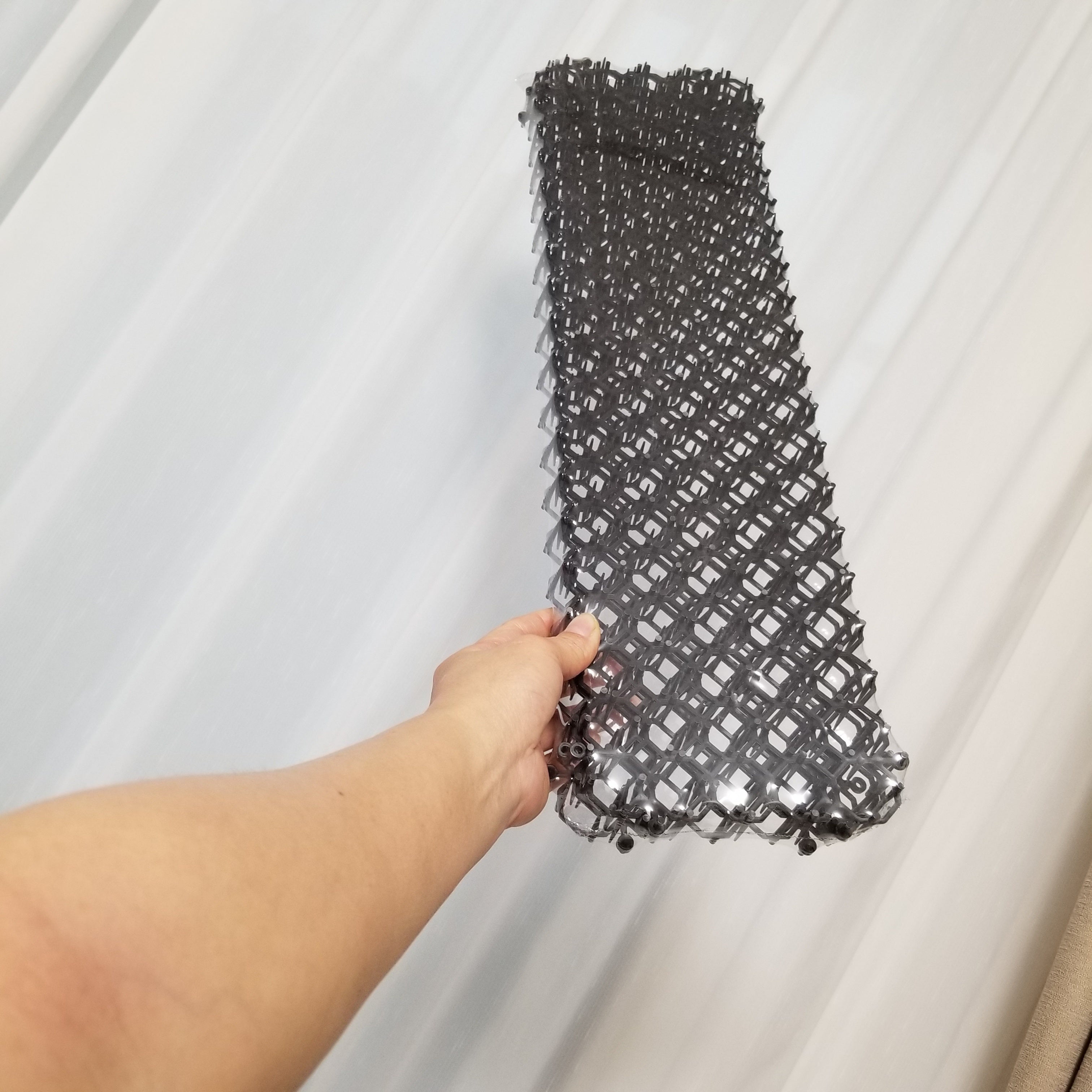 Ichki va tashqi foydalanish uchun tikanli mushuk va itdan himoya qiluvchi mato, 8 ta bog‘chilik mixlari bilan