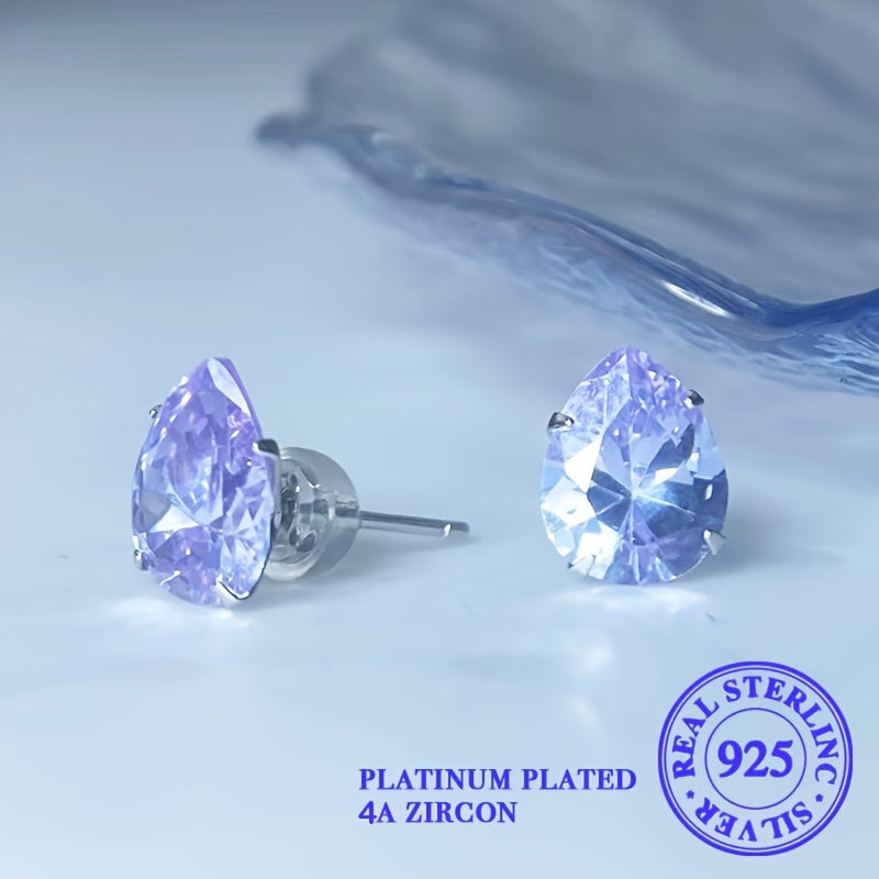 Chiroyli stud qoshniqlar, murakkab suv tomchisi dizayni bilan, 925 sterling kumushdan tayyorlangan. Ushbu gippoallergen qoshniqlar ajoyib ko'k zirkoniya bilan bezatilgan, to'ylar va partiyalar uchun mukammal. Ayollar uchun ideal.