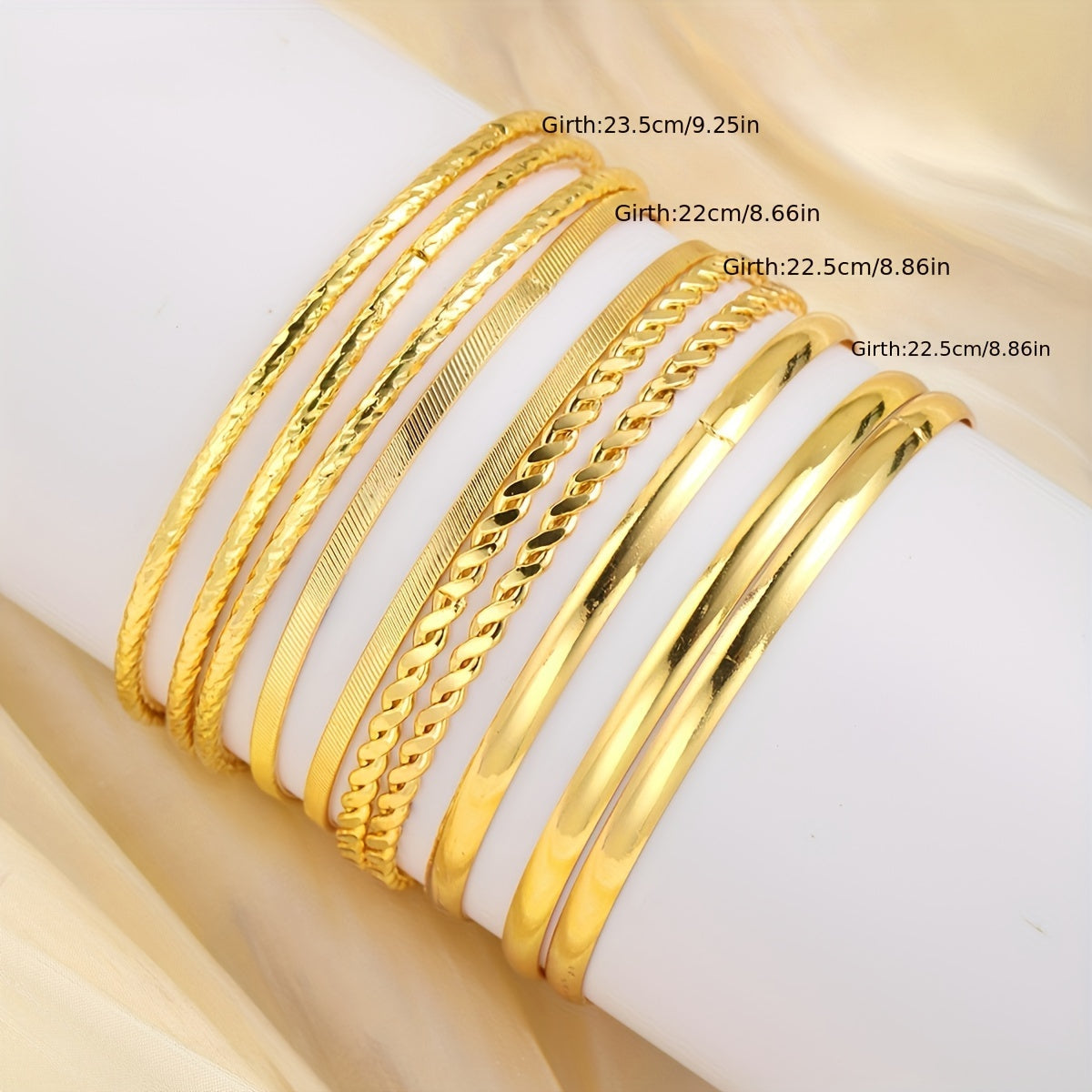 Ayollar uchun vintage uslubidagi bangle to'plami, 12 dona. Sink qotishmasidan tayyorlangan, bu burmalangan va tuzilishga ega bangle'lar kundalik kiyim va partiyalar uchun mukammaldir. O'ziga xos aksessuar, opalar, do'stlar uchun ideal Rojdestvo sovg'asi.