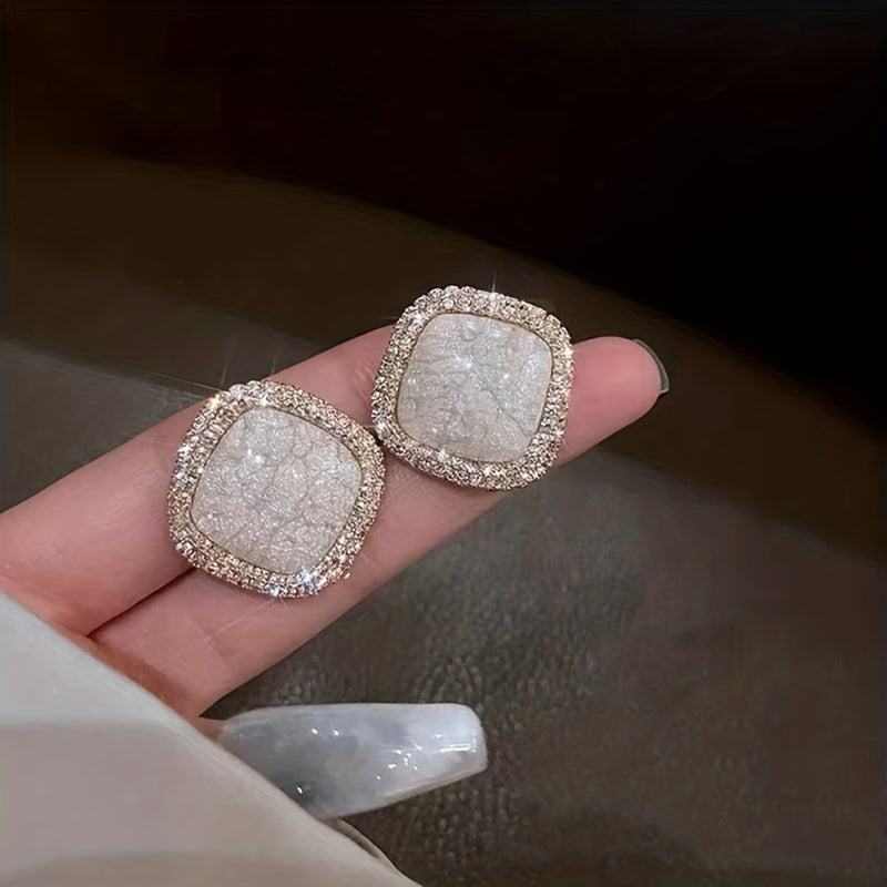 Kundalik kiyish va uchrashuvlar uchun vintage nafis uslubdagi sink qotishmasidan yasalgan studli marjonlar