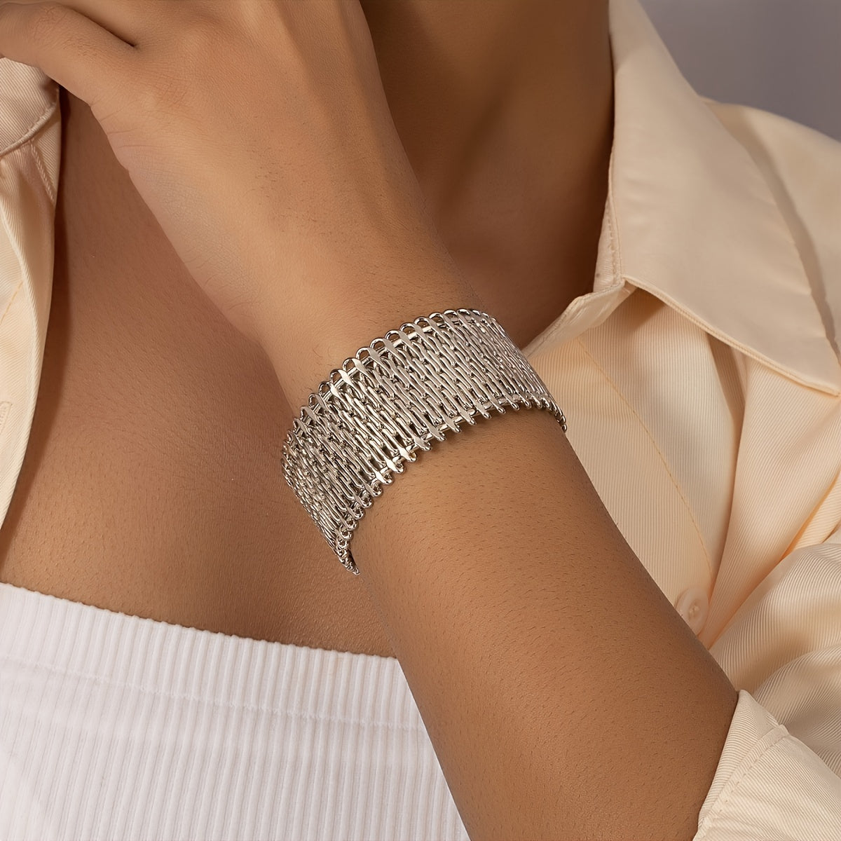 Yapon va Koreya etnik uslubi ta'sirida kumush ipda qoplangan bilaguzuk