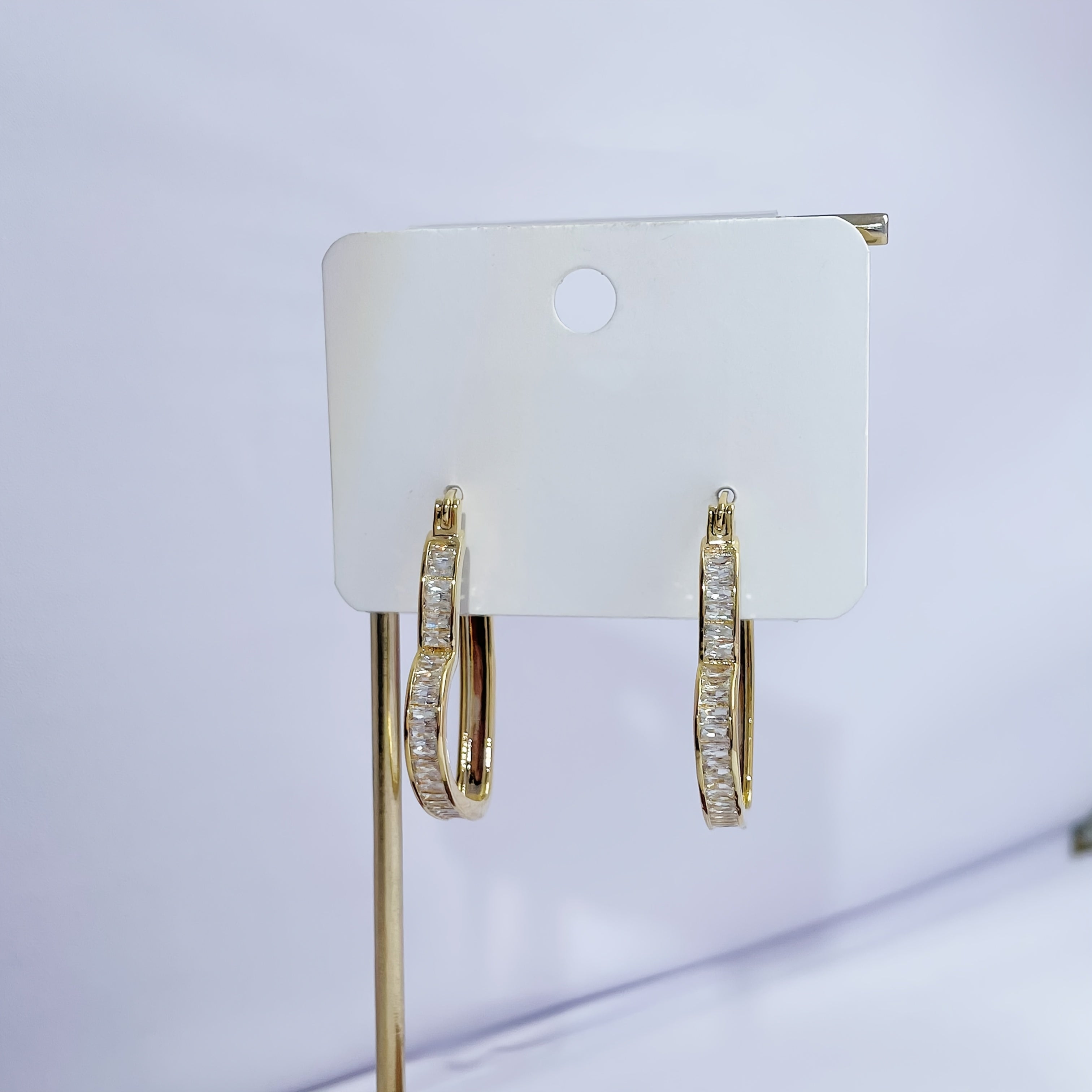 "14K oltin qoplamali misdan, tabiiy zirkonlardan, 925 sterling kumushdan tayyorlangan vintage boho uslubidagi halqa marjonlarining ikki juftini oling. Ushbu rangsizlanmaydigan hashamatli marjonlar partiyalar va ta'tillar uchun mukammaldir va ideal"