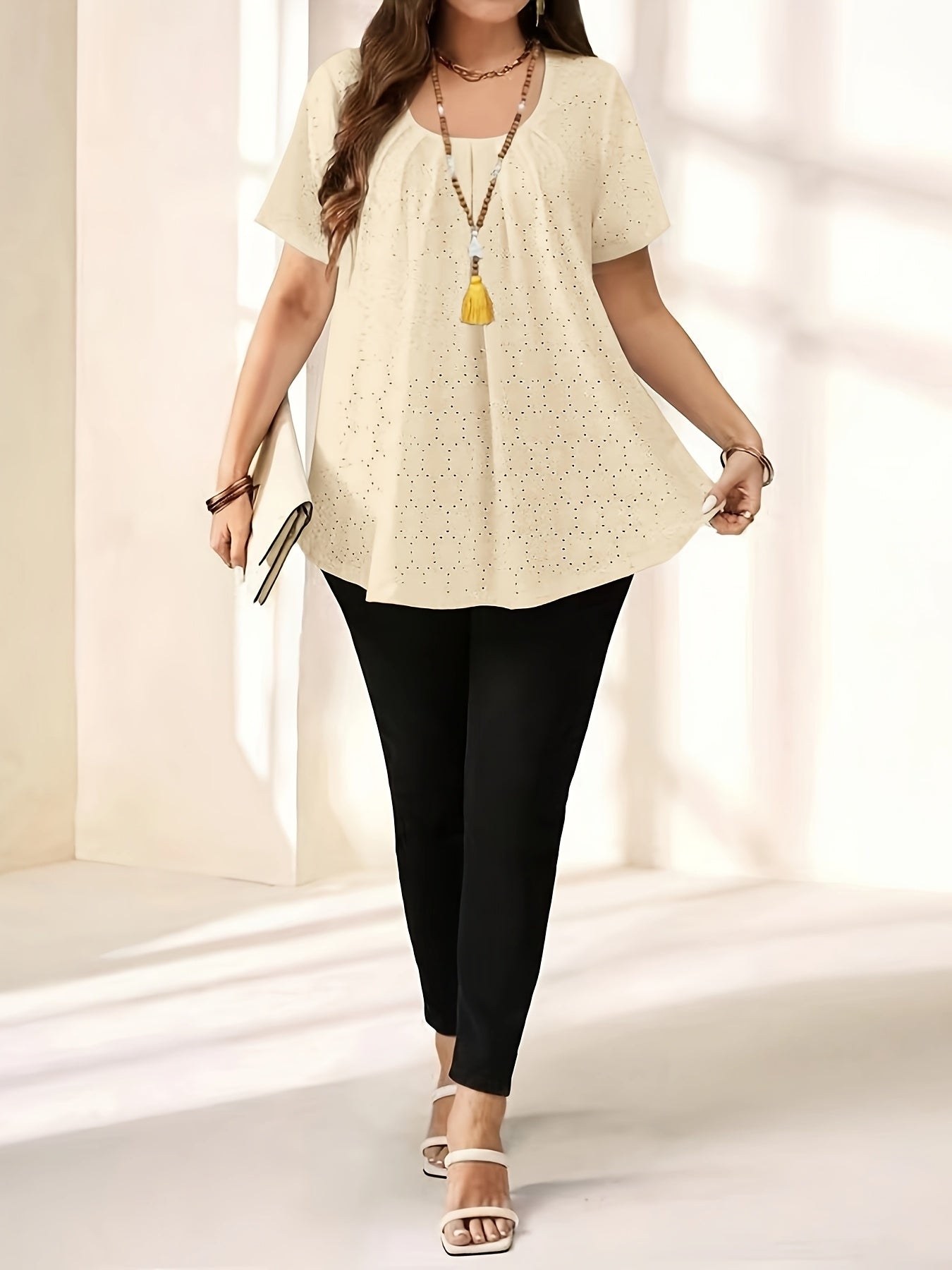 Plus o'lcham ayollar uchun kundalik qisqa sleeve tee, bir xil rang, qulay fit, nafas oladigan top