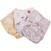 Комплект многоразовых подгузников Asenappy включает 6 штук полиэстеровых подгузников с регулируемыми кнопками. В комплект также входят 3 подгузника и 3 вкладыша, все с мягким водонепроницаемым покрытием. Подходит для детей в возрасте от 0 до 3 лет.