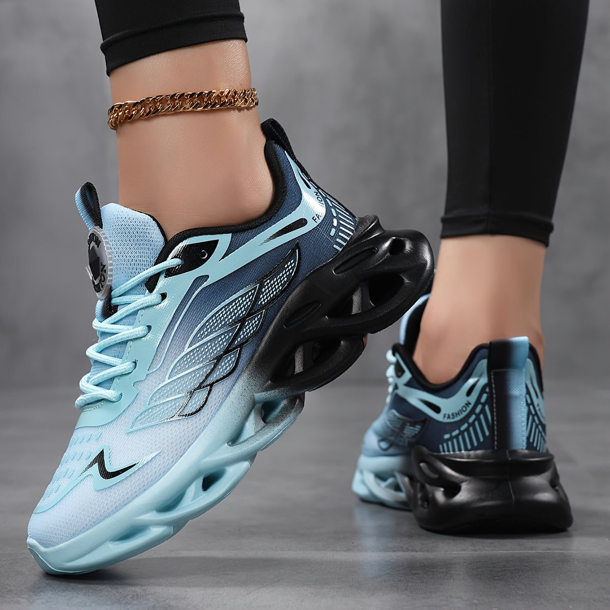 Women's Breathable Mesh Running Shoes Lightweight Low-Top Sneakers Black and White