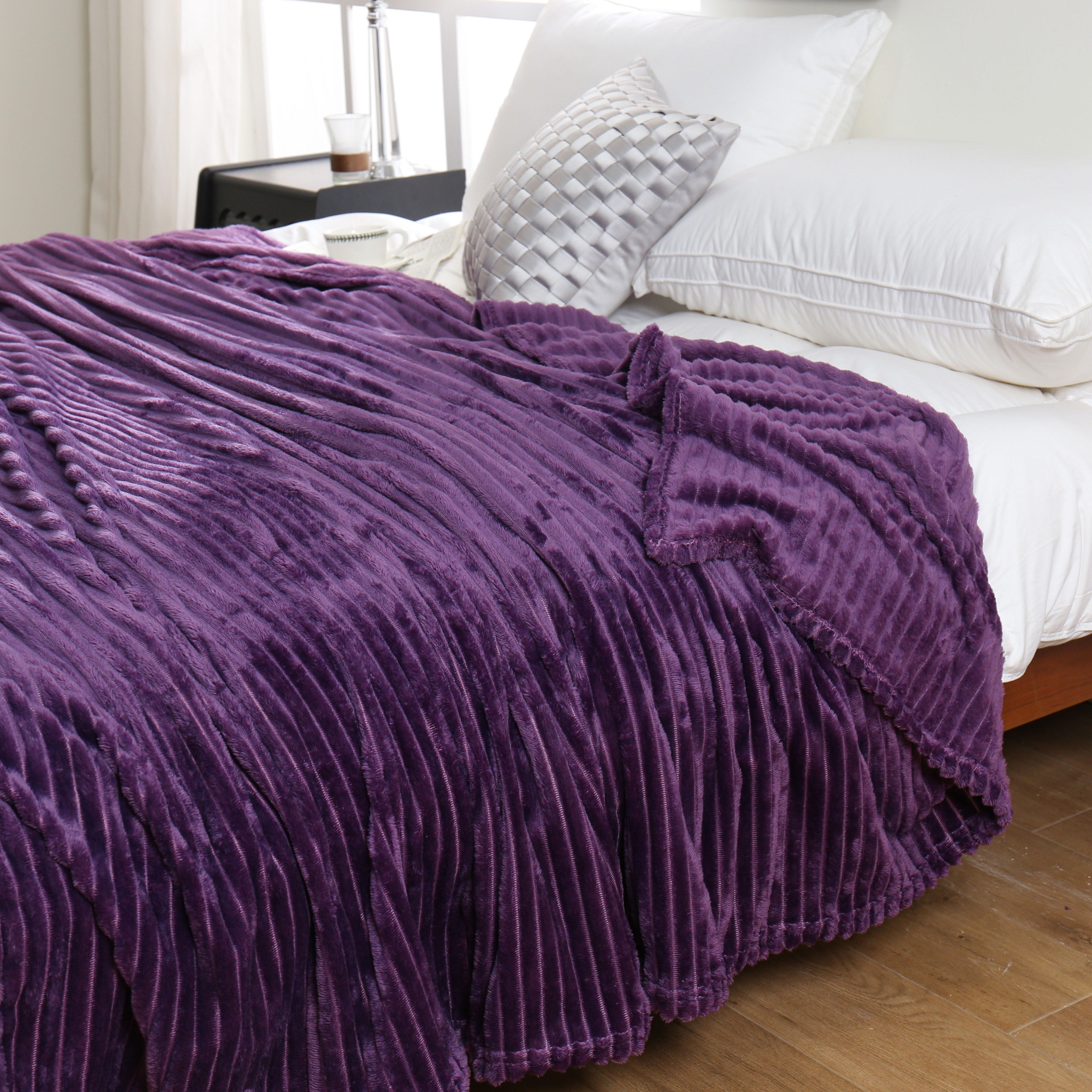 Flannel Christmas Blanket 220GSM Soft Warm Cozy for Bedroom Sofa and Pet Use