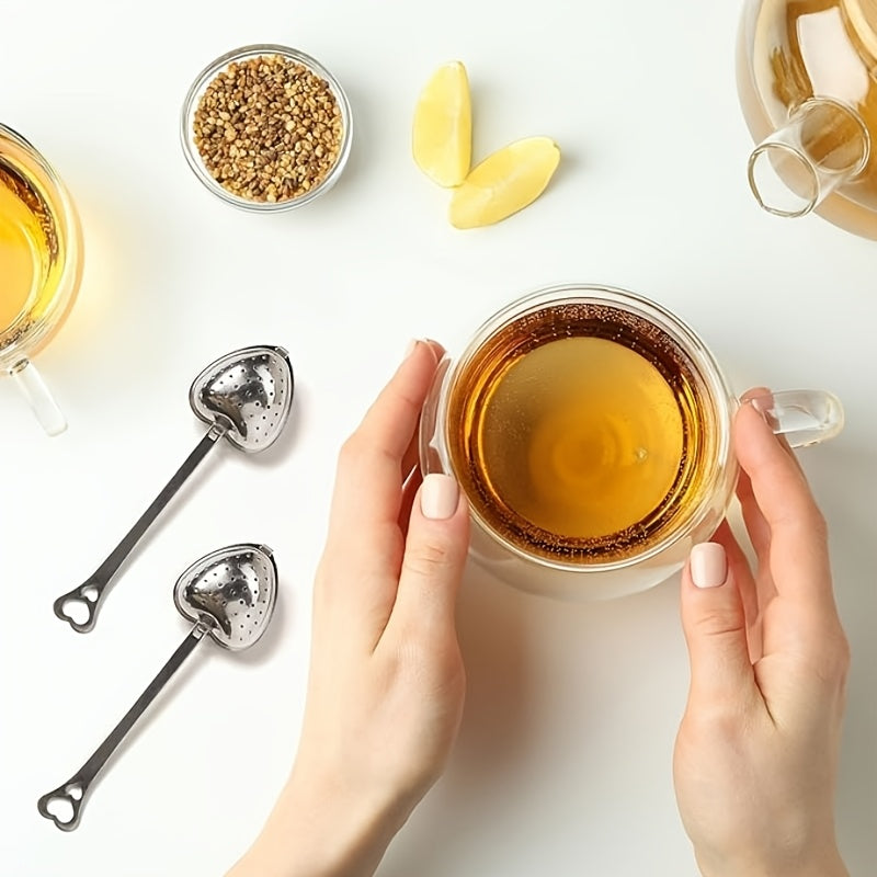 Infusor de té de acero inoxidable en forma de corazón con mango largo y colador de malla fina