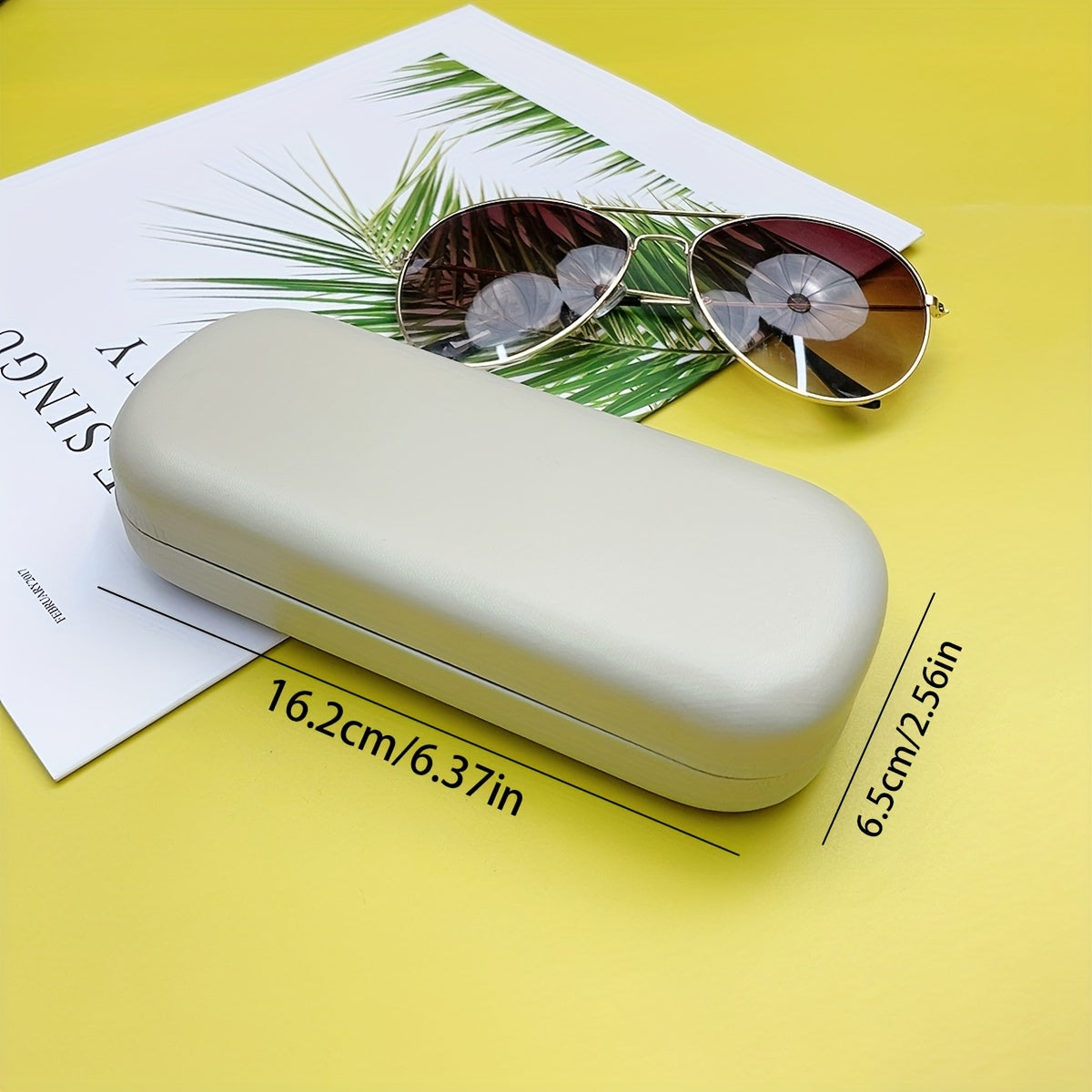 Zamonaviy va mustahkam moda ko'zoynak qutisi, xavfsiz tugmachali yopiq, yumshoq kadife astar, kundalik foydalanish va sayohat uchun ideal