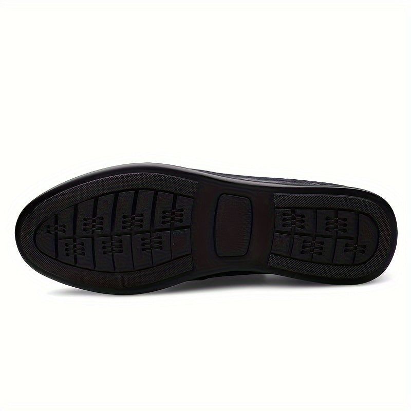 Erkaklar uchun nafas oladigan kesilgan sandallar, moslashtiriladigan tasmali qopqoq va yumshoq taglik bilan qulaylik uchun, qora rangda tasodifiy yozgi/kuzgi kiyimlar uchun mukammal.