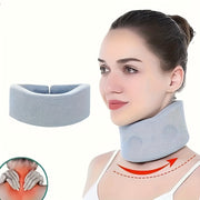 Yengil bo'yin to'sig'i, xotira ko'pikdan tayyorlangan qo'llab-quvvatlash va oldinga qarab bosh pozitsiyasini to'g'rilash uchun mo'ljallangan sozlanadigan shaffof tasmalarga ega.