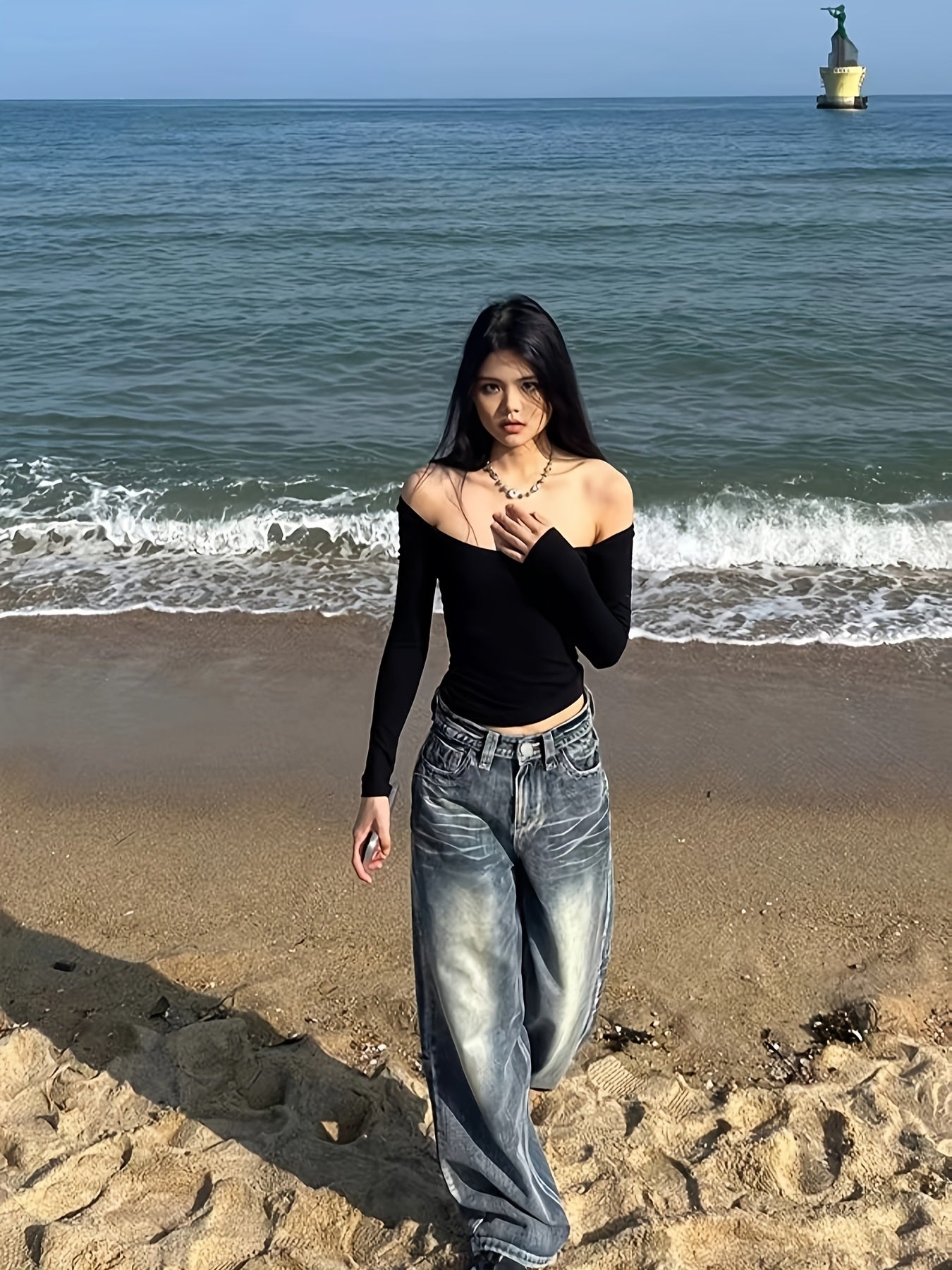 Jeans de mezclilla desgastados de tiro alto y pierna ancha con inspiración vintage para mujer