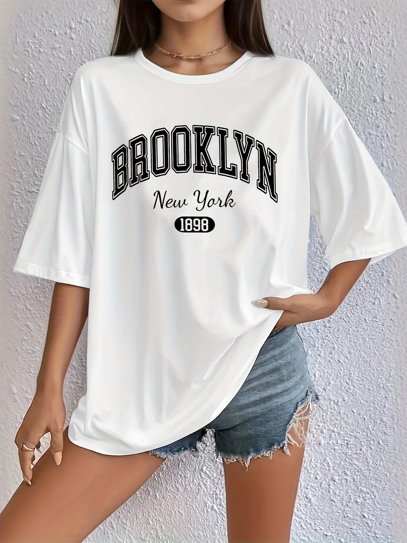 Plus Size Women's Oversized White Graphic T-Shirt Casual Summer Top